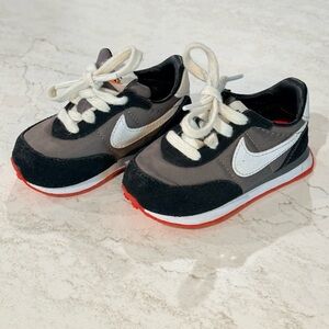 Kids Black, white and red NIKE Sneakers